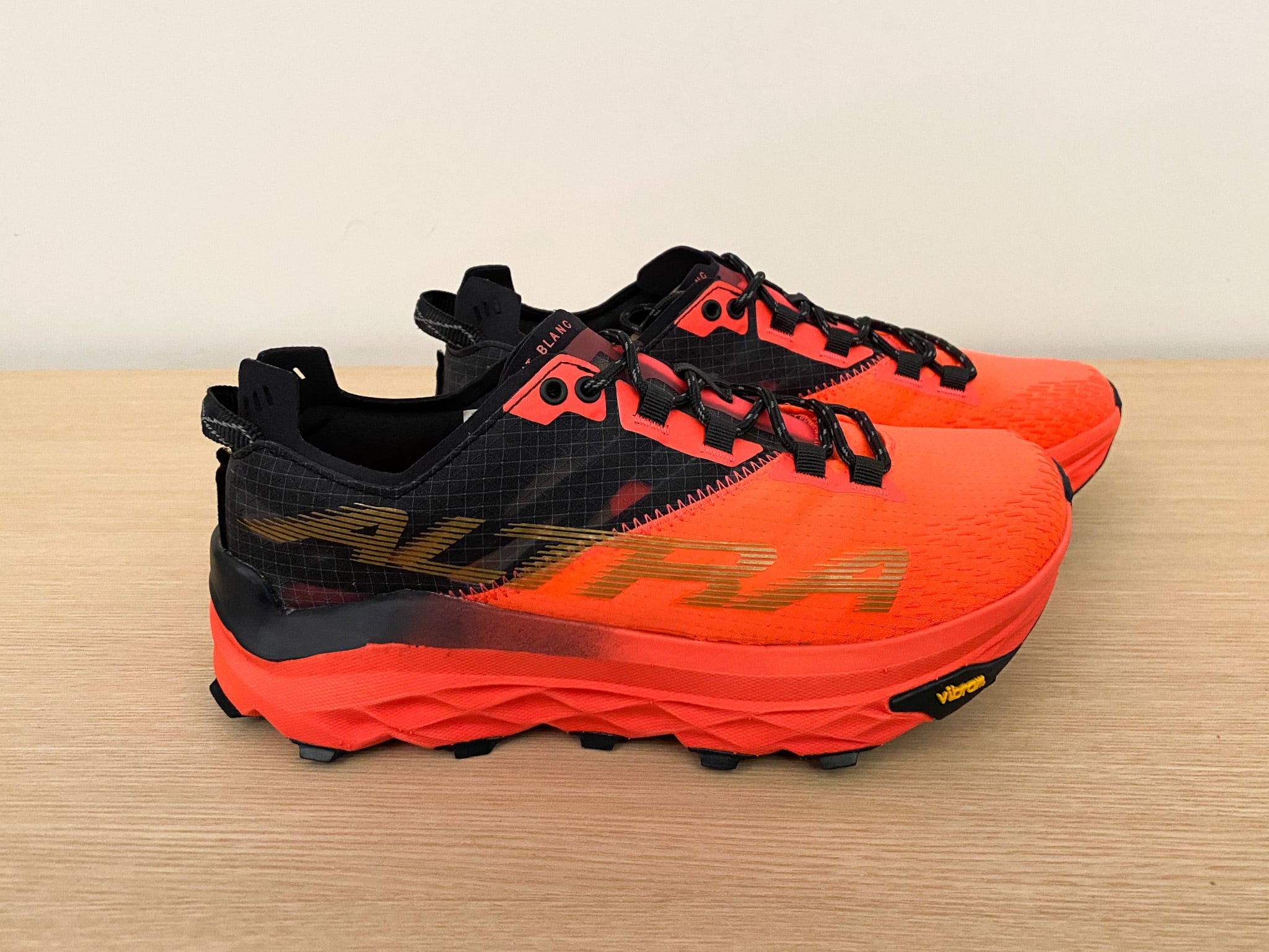 ALTRA アルトラ モンブラン トレイルランニングシューズ   登山用品