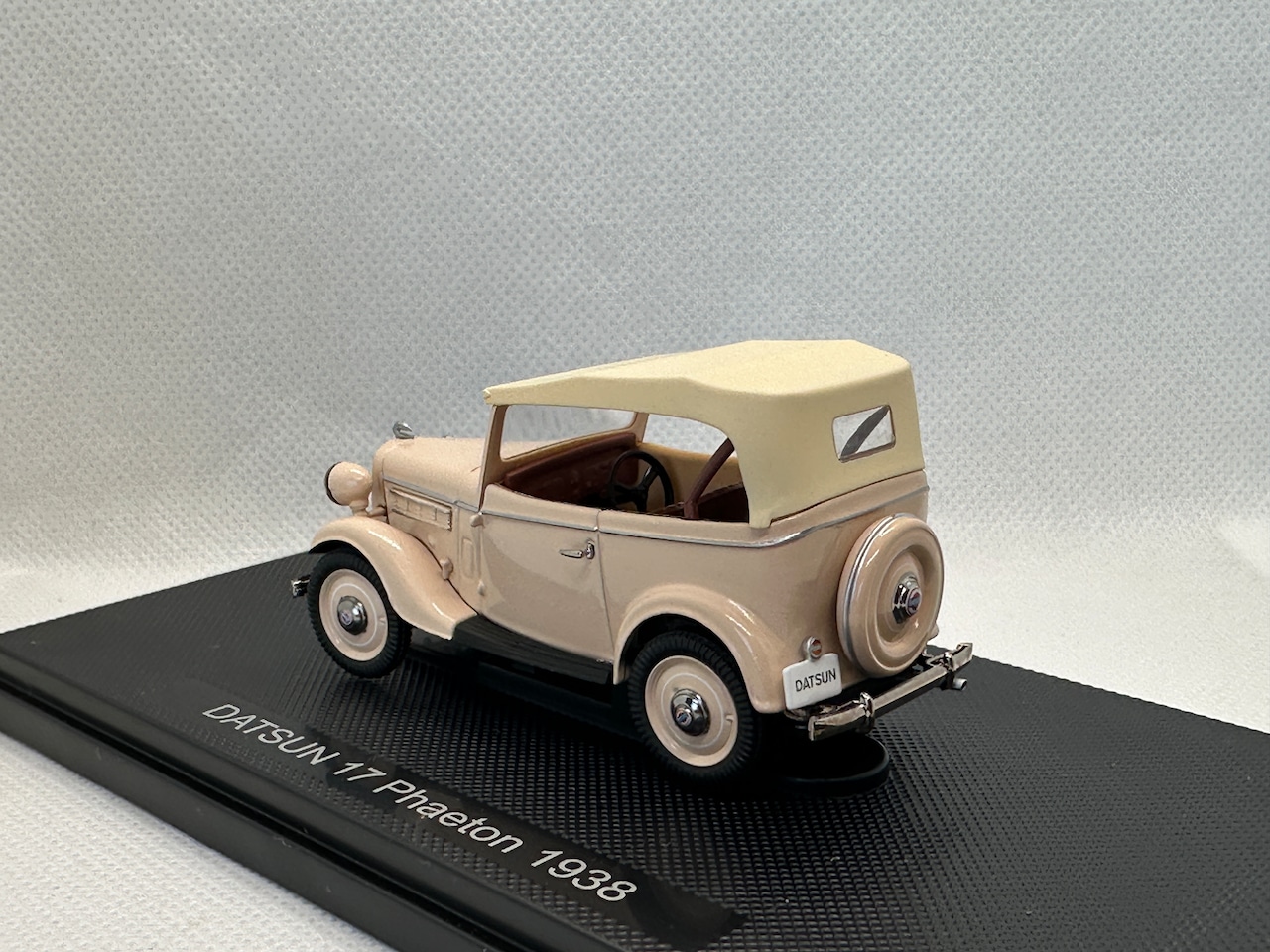 【エブロ】 1/43  ダットサン 17 フェートン 1938 (白) 買取品
