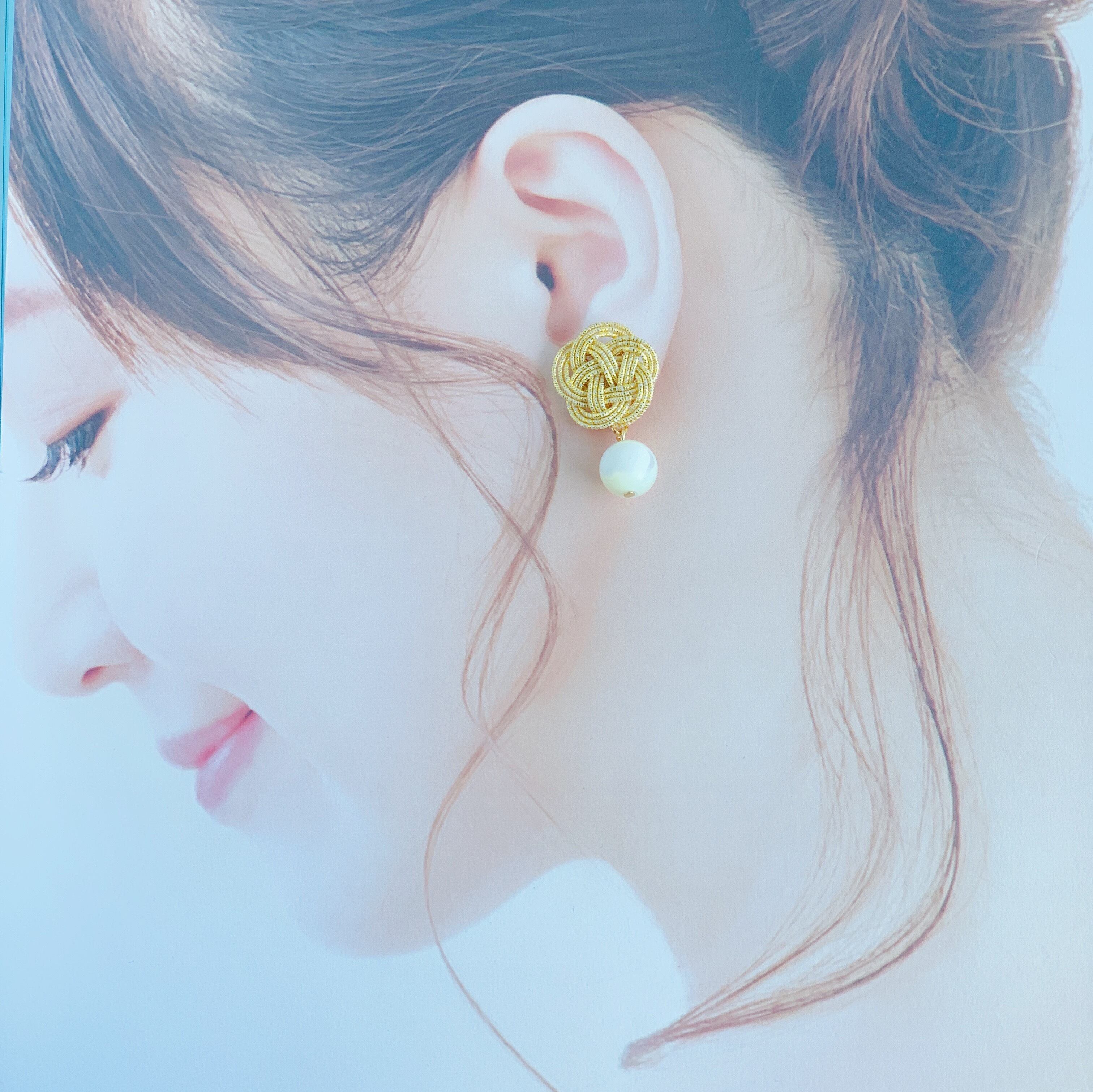 水引　ピアス 梅結び 和風 オーロラクリスタル 天然石　天然石ピアス 水引 ピアス 梅結び 和風 オーロラクリスタル 天然石 天然石ピアス