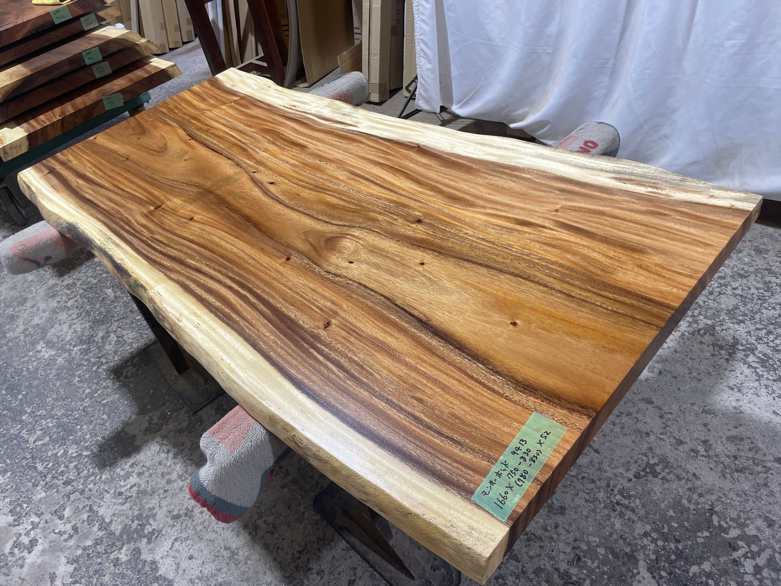 モンキーポッド9413 一枚板無垢 乾燥材 1660x750-830x52mm カウンター センターテーブル ダイニングテーブル