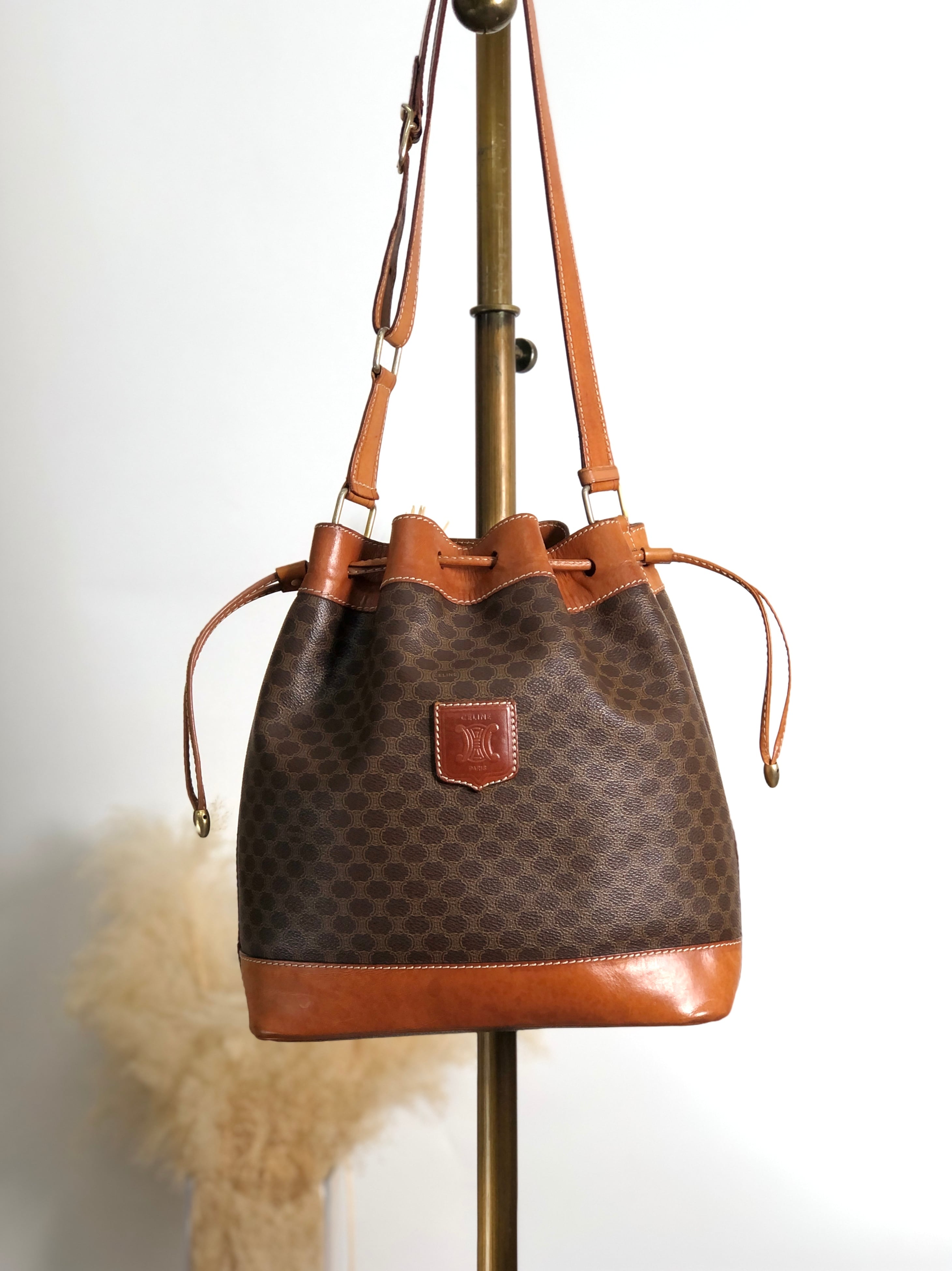 CELINE セリーヌ マカダム ショルダーバッグ ブラウン ブラゾン型押し フロントバックル PVC レザー 巾着 hrx52d