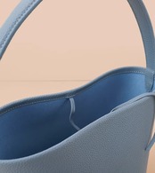 本革アイスブルーバケットバッグ