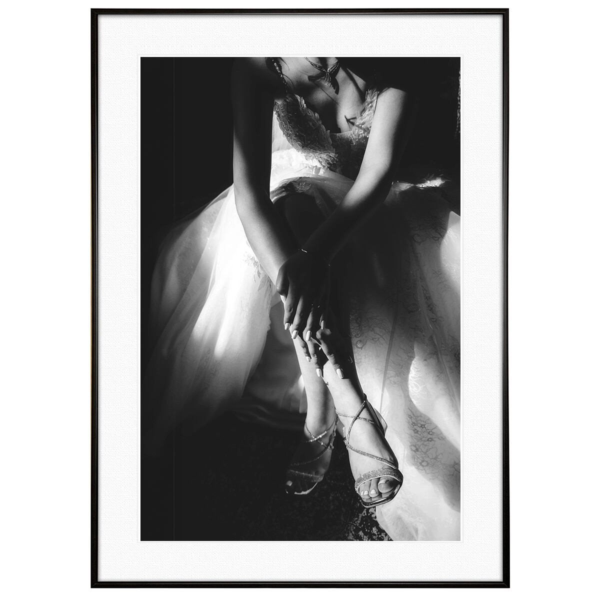 人物写真 女性 椅子に座る花嫁 インテリアアート モノクロポスター額装 AS3719