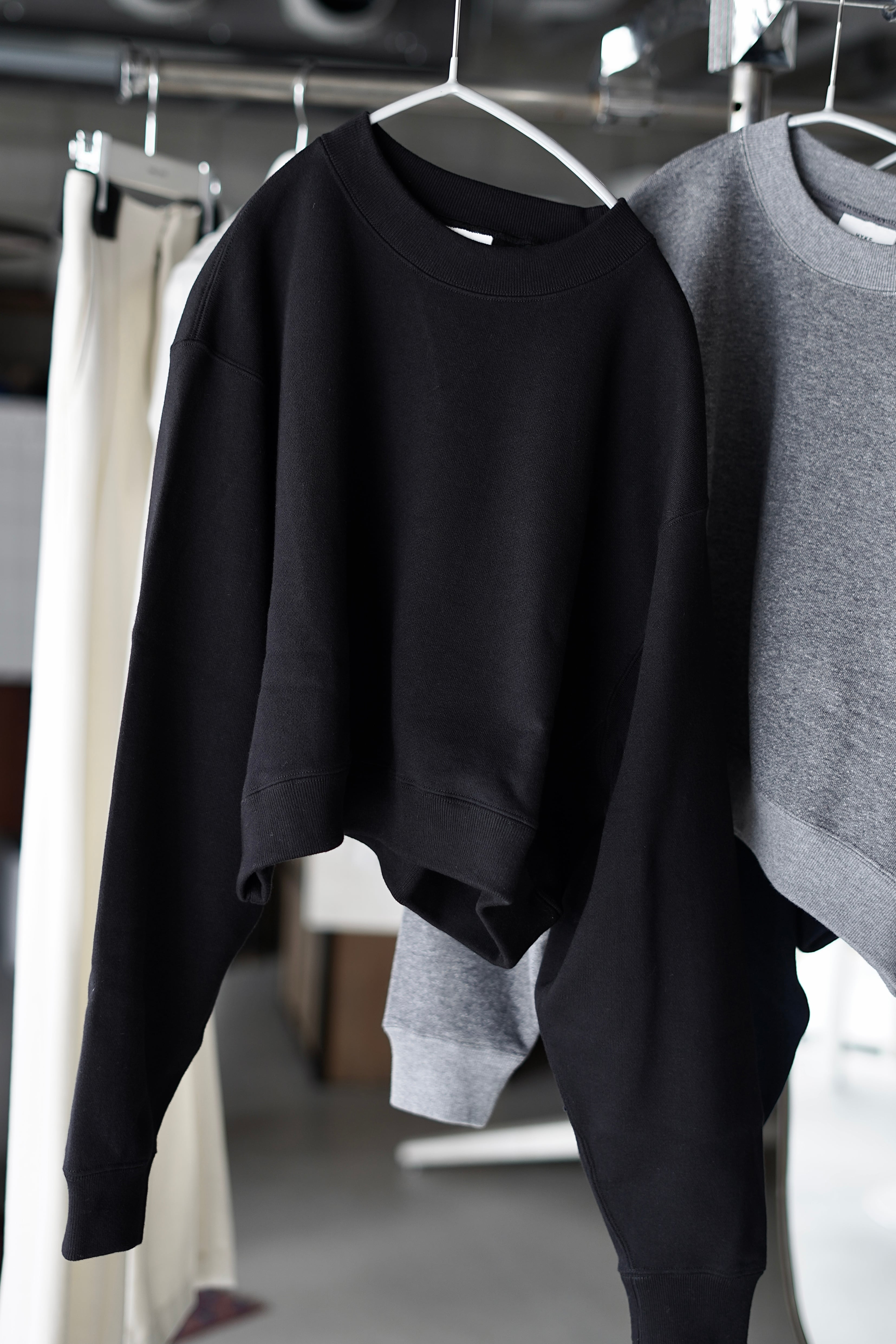HYKE / CROPPED SWEAT SHIRT (BLACK , TOP GRAY , NAVY) | JUQUI Online