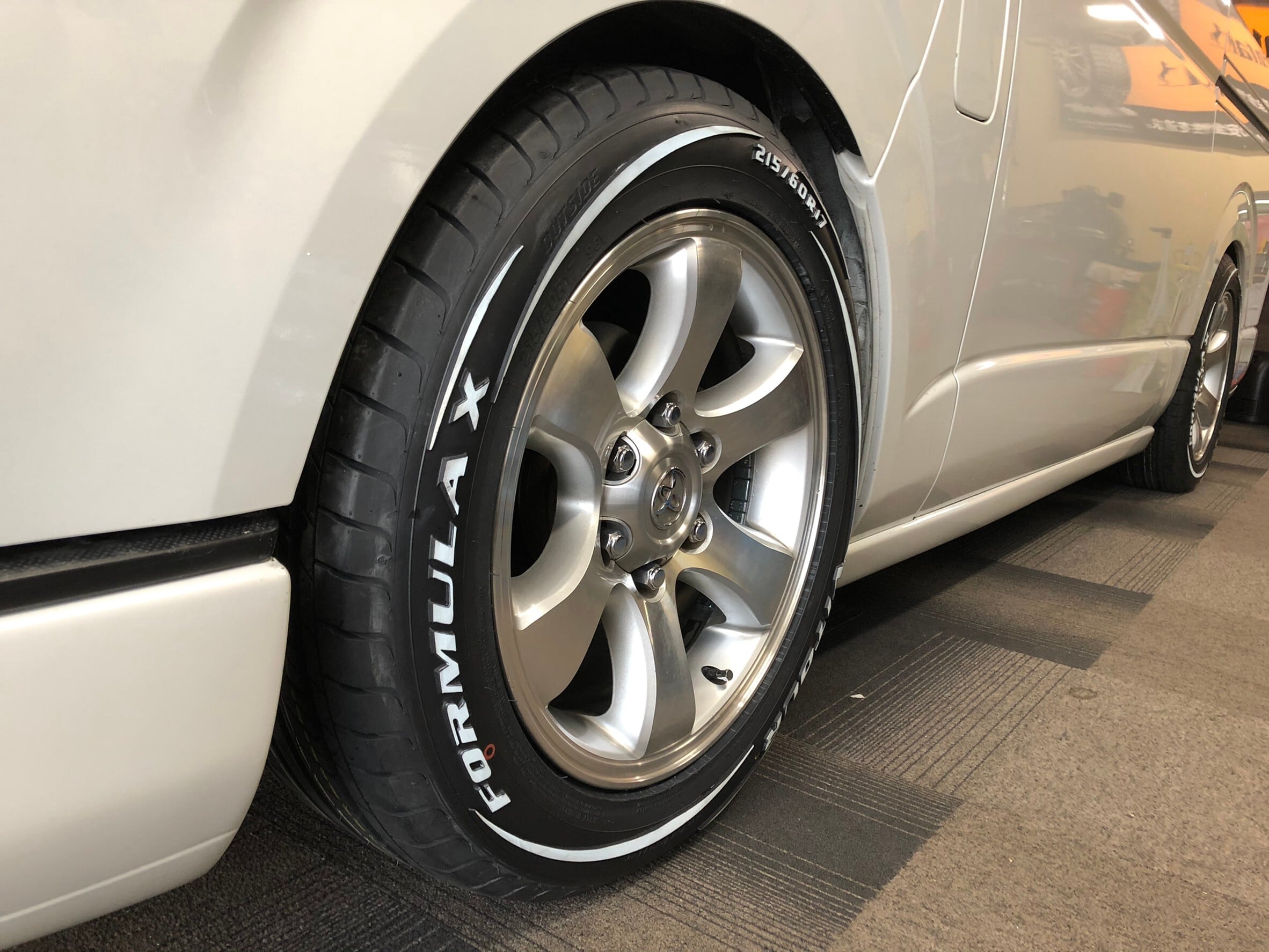 新作からSALEアイテム等お得な商品満載 215 60R17 新品未使用 タイヤ 4