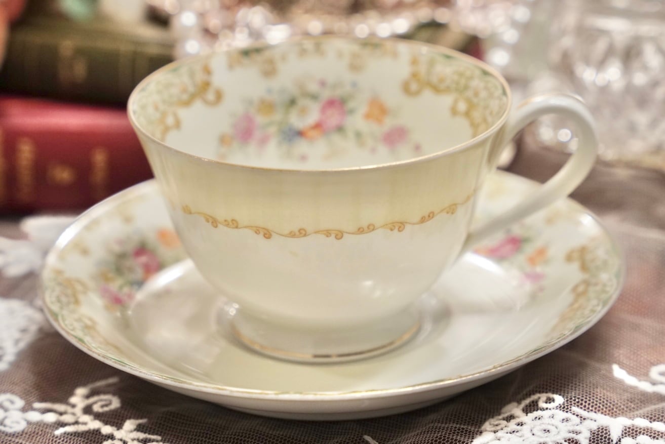 B 【Noritake】ノリタケ Nippon Toki Kaisha 花柄 ティーカップ&ソーサー ヴィンテージ
