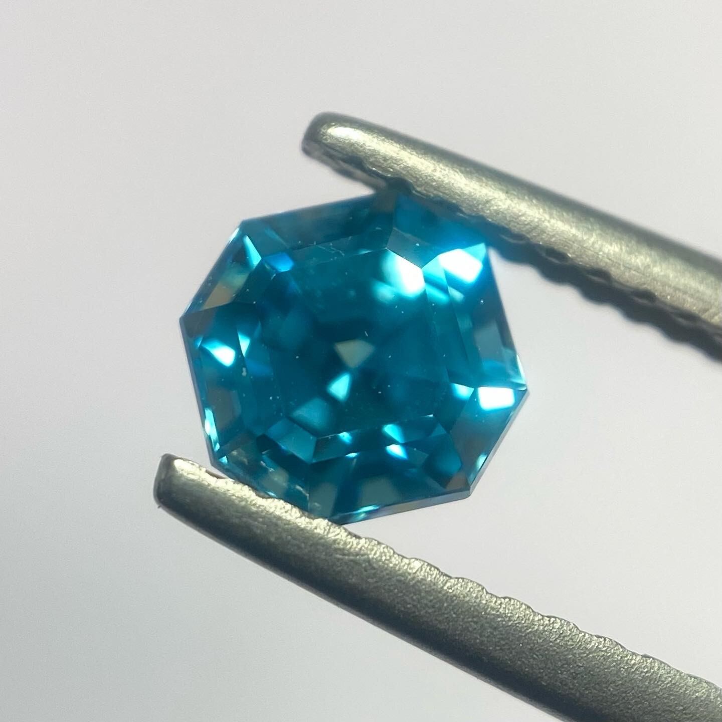 南の海の結晶 ブルージルコン