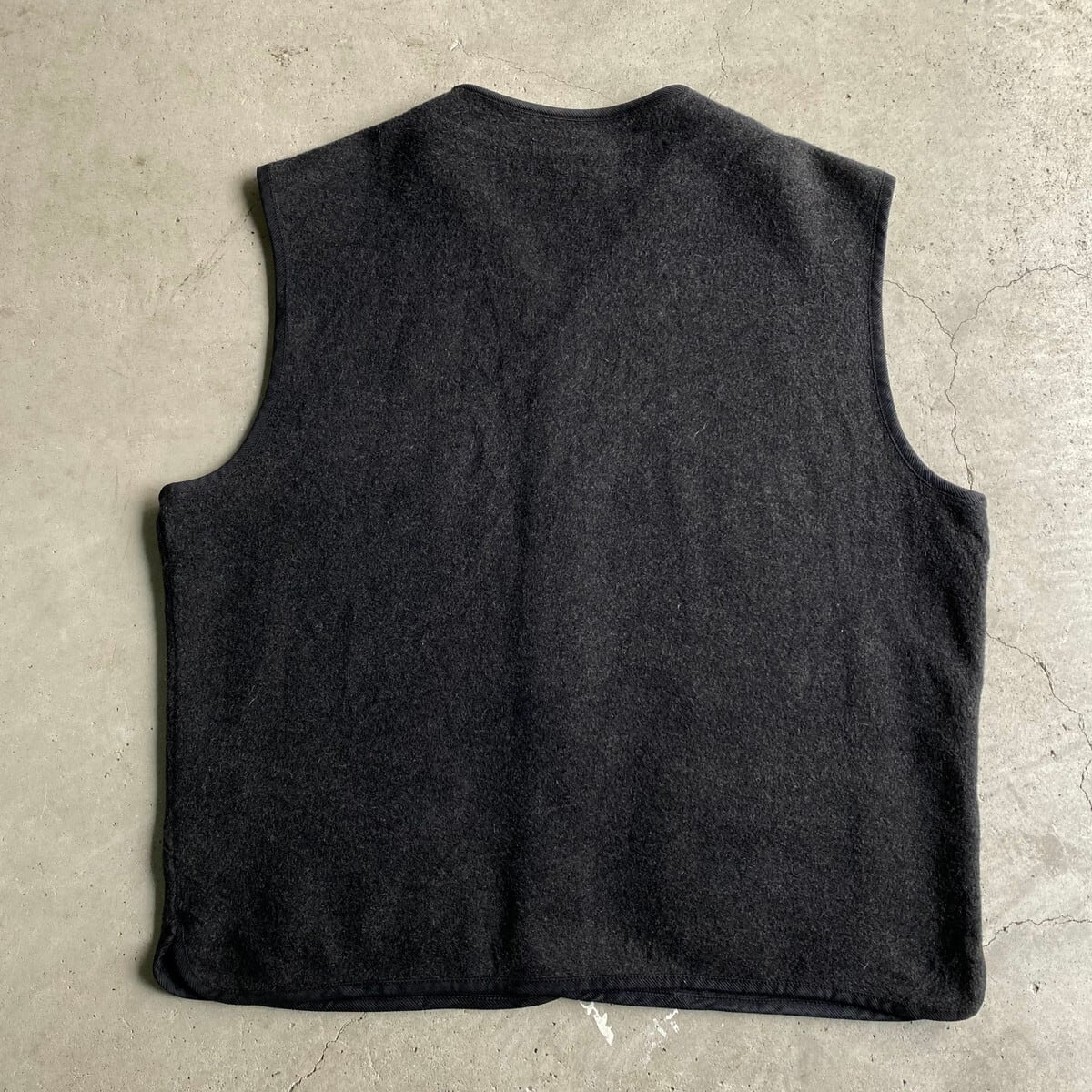 【新品タグ付】LACOSTE ウールニットベスト　黒 クーポン セール LACOSTE ウールニットベスト 黒 【公式通販】