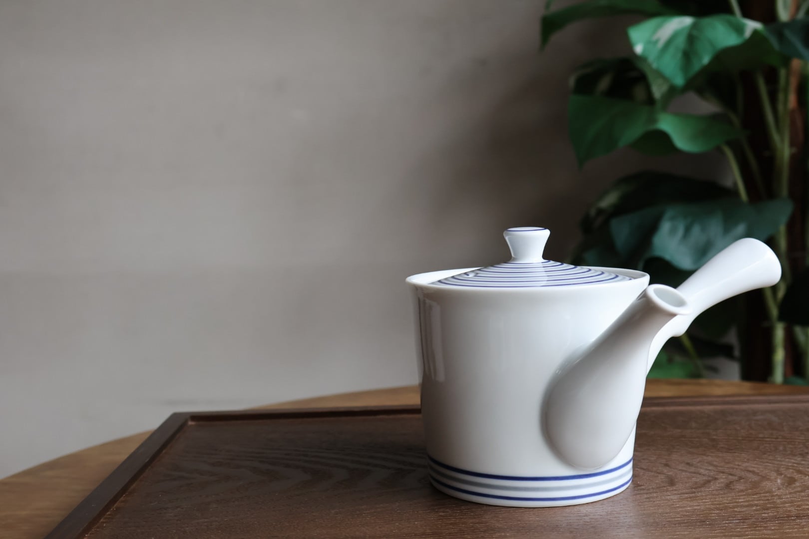波佐見焼 白磁渦SS中急須 | うつわ通販 土岐陶器店 / ONLINE SHOP