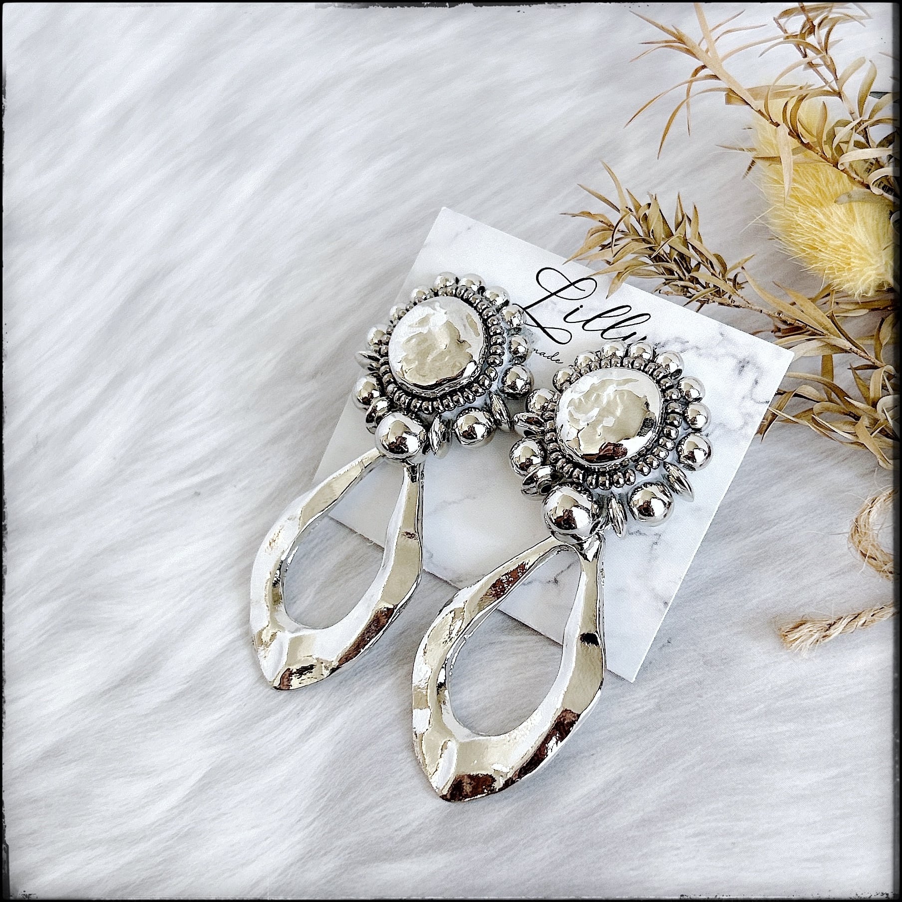 ハンドメイド イヤリング ピアス 花びら 貝がら 花 パールビーズ  