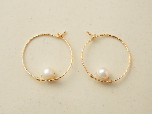 CIRCULAR MOTION Pierced Earring Hoop small 2