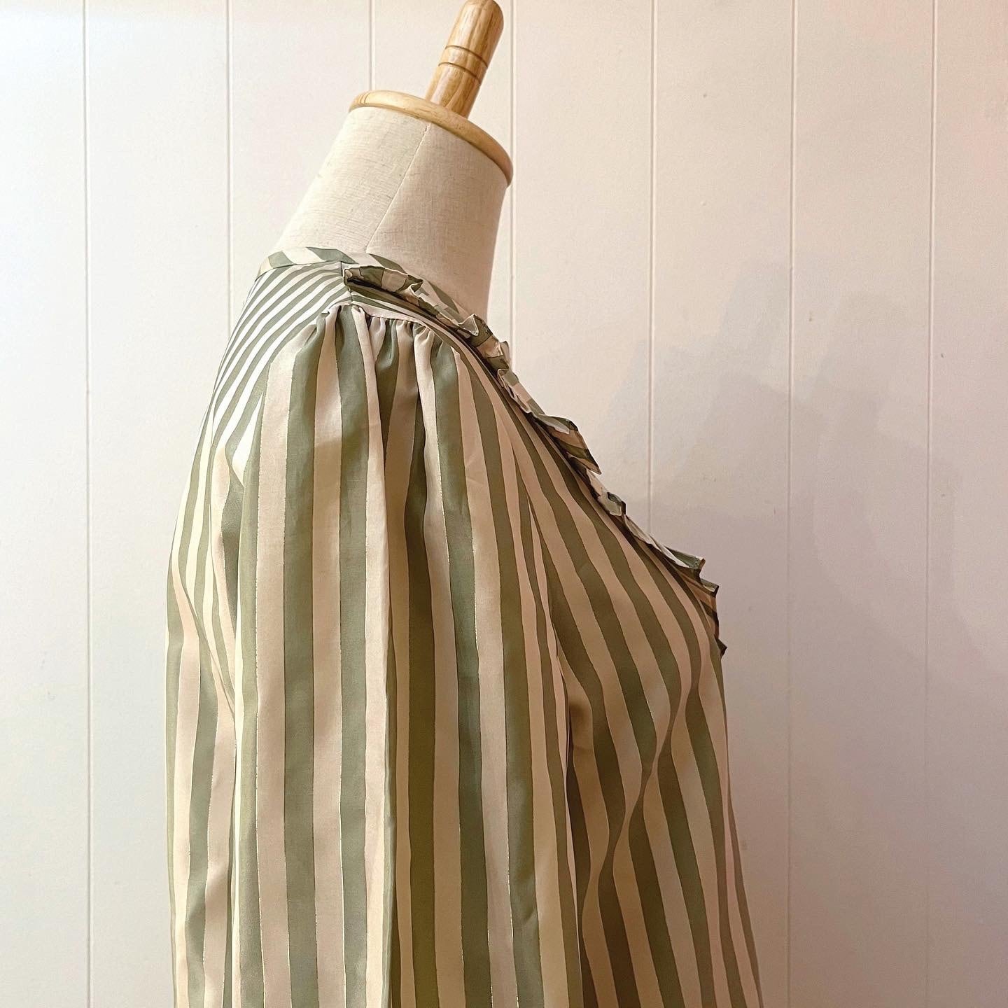 melon gold line stripe frill blouse