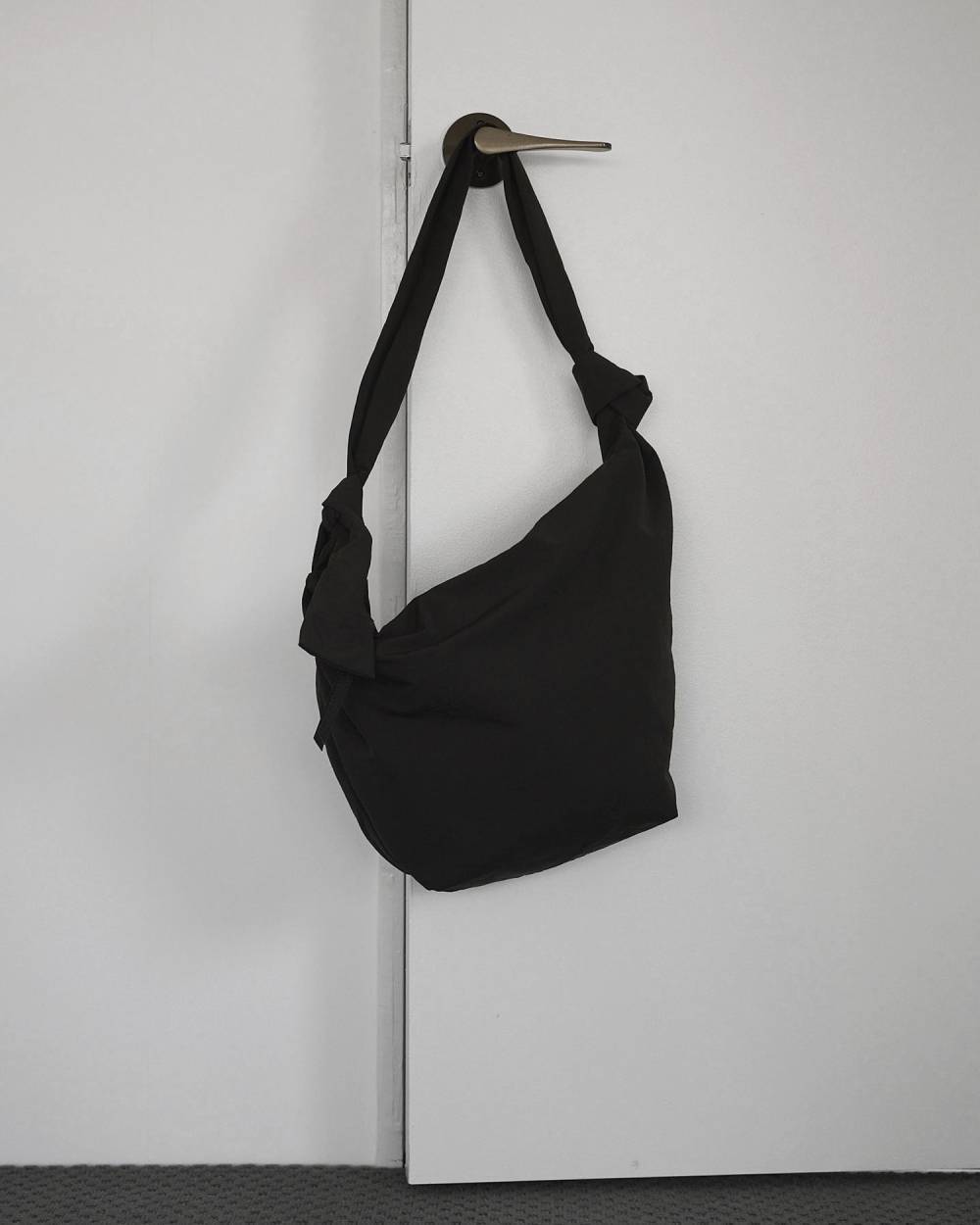 anuke(アンヌーク) Leather Round Bag | サウスオレンジ｜メンズ