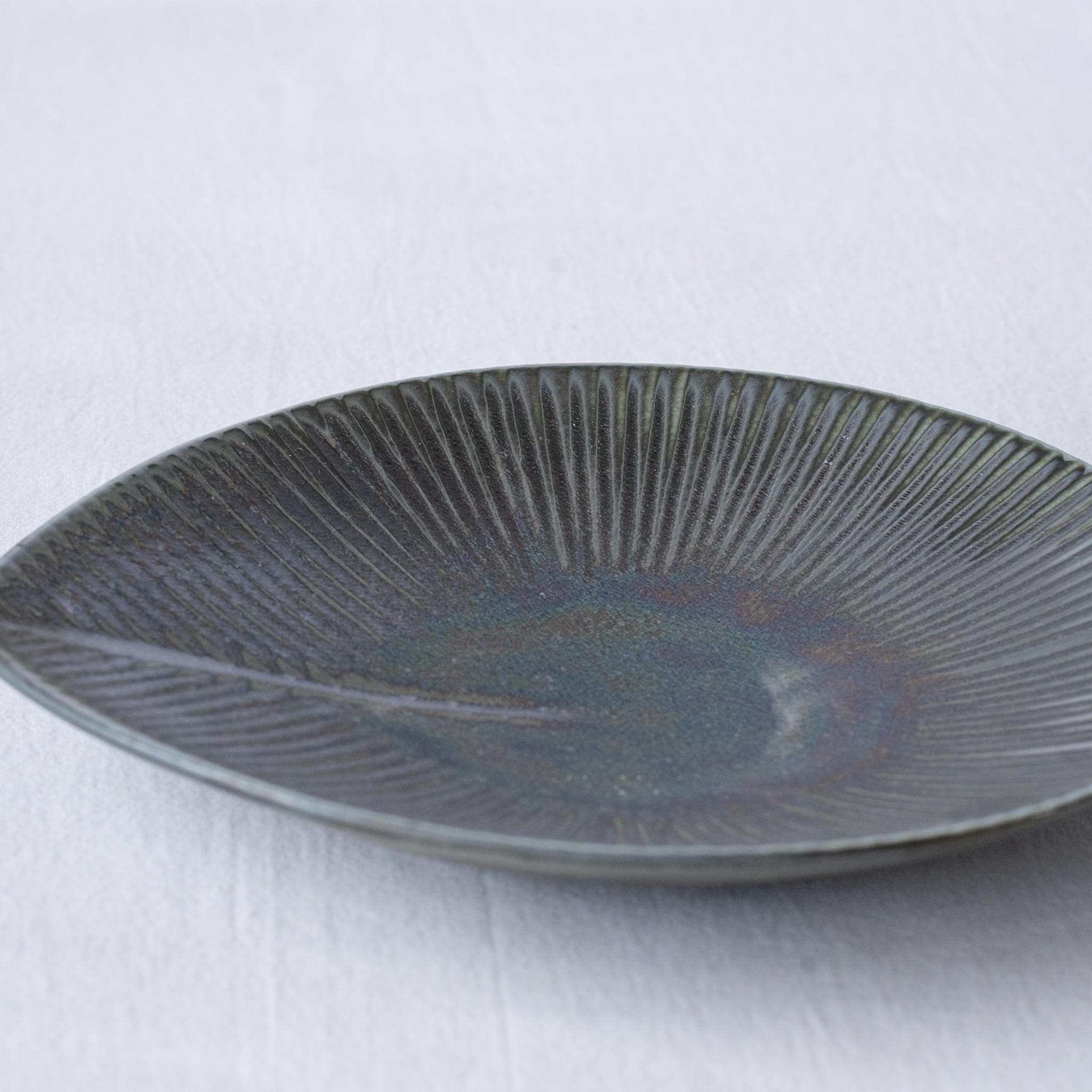 しずくのプレート【ブラック・17.5cm】 | Kamani | 多治見で営む 美濃