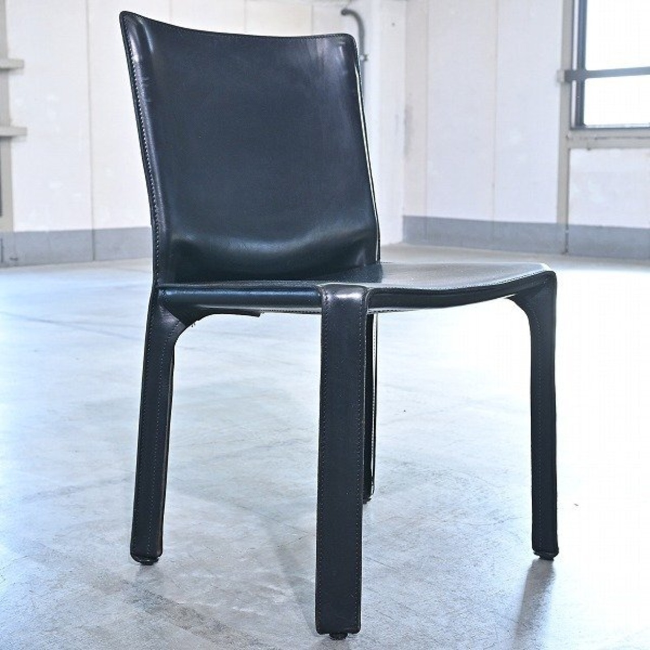 イタリア 最高級 Cassina 31万「412 CAB」アームレスチェア A 本革 マリオ・ベリーニ ダイニング 書斎 待合室 店舗 玄関 カッシーナ キャブ