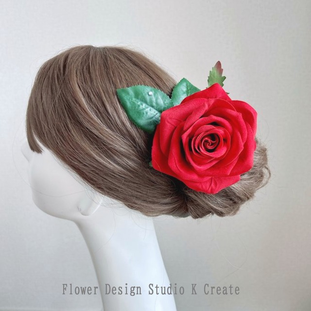 10㎝の赤い薔薇と朝露の葉っぱの髪飾り（シングルワイヤー仕様）　花径10cm　フローレス　赤い薔薇　髪飾り　フラメンコ　ベリーダンス　バレエ　ダンス