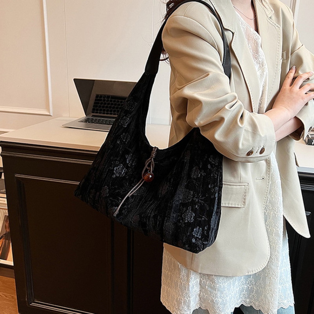 大容量ボタニカルデザイントートバッグ W10054