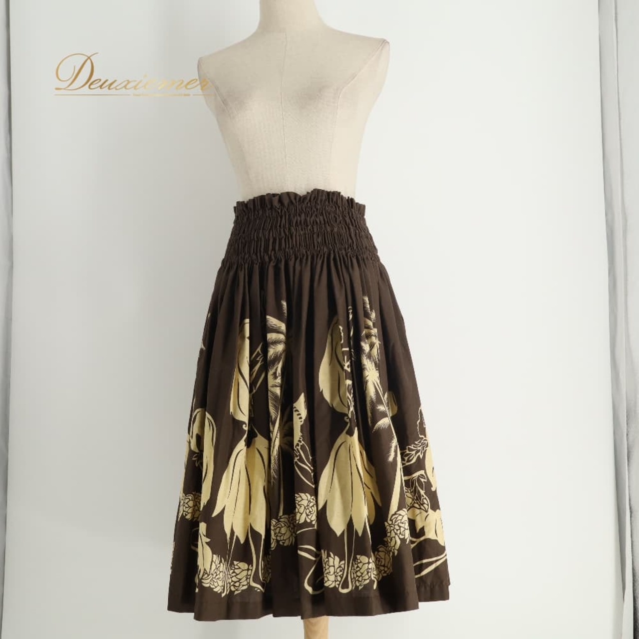 フラダンス 衣装 ALOHA FABRICS アロハファブリック パウスカート ブラウン系 植物柄 ダンサー柄 踊り子 ハワイアンプリント ハワイアン アロハ フラ ダンス レッスン 練習 シングル スカート フレア 茶 ベージュ系 華やか かわいい おしゃれ 上品 大人っぽい 練習着
