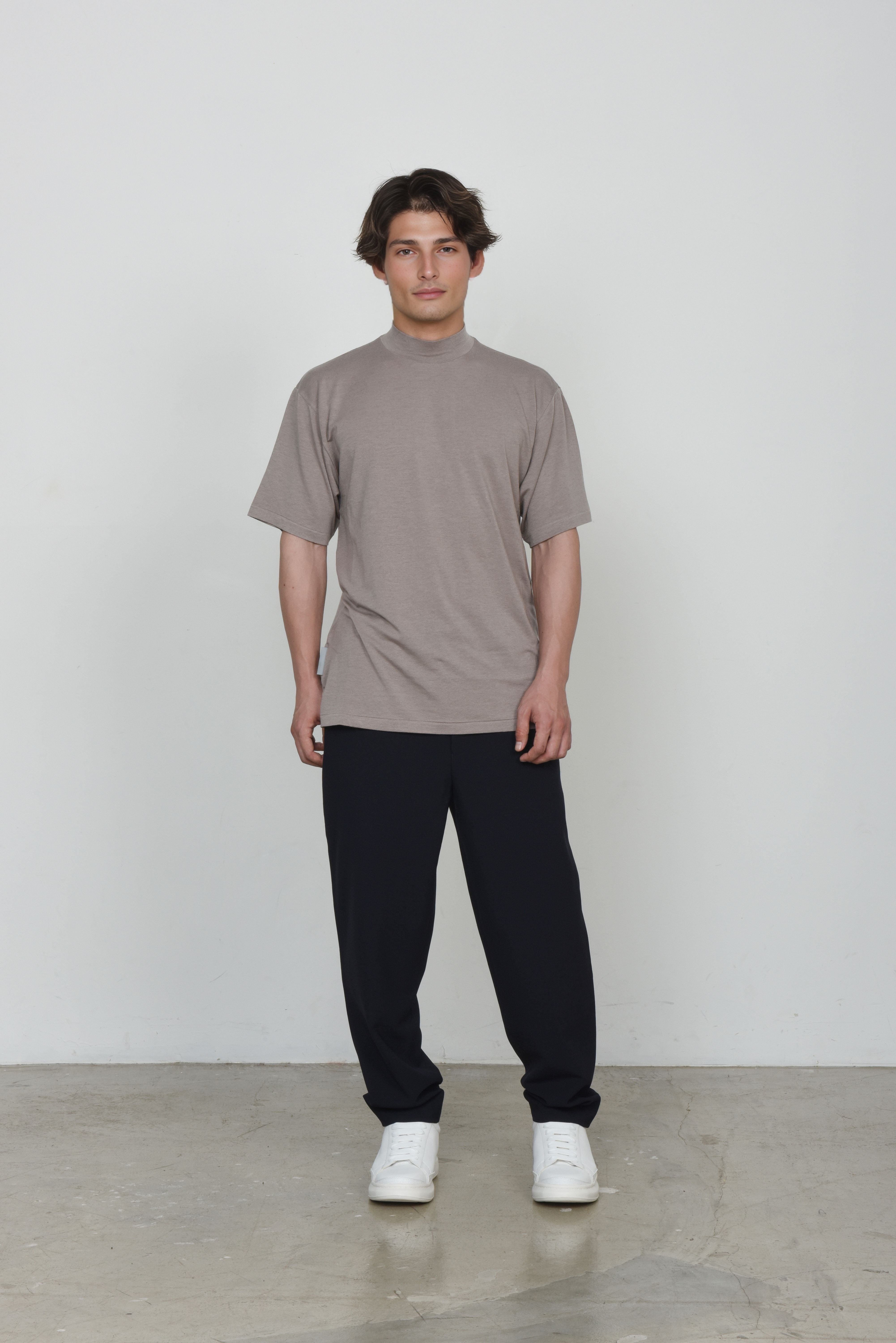 MOCK NECK S/S GREIGE | lolo