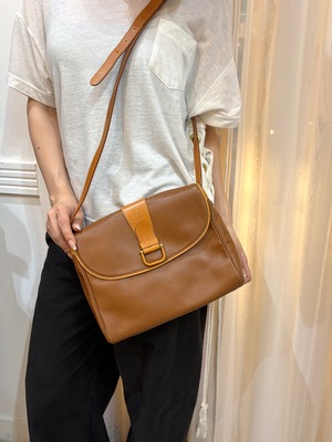 Courreges / vintage flap square shoulder  bag（O）