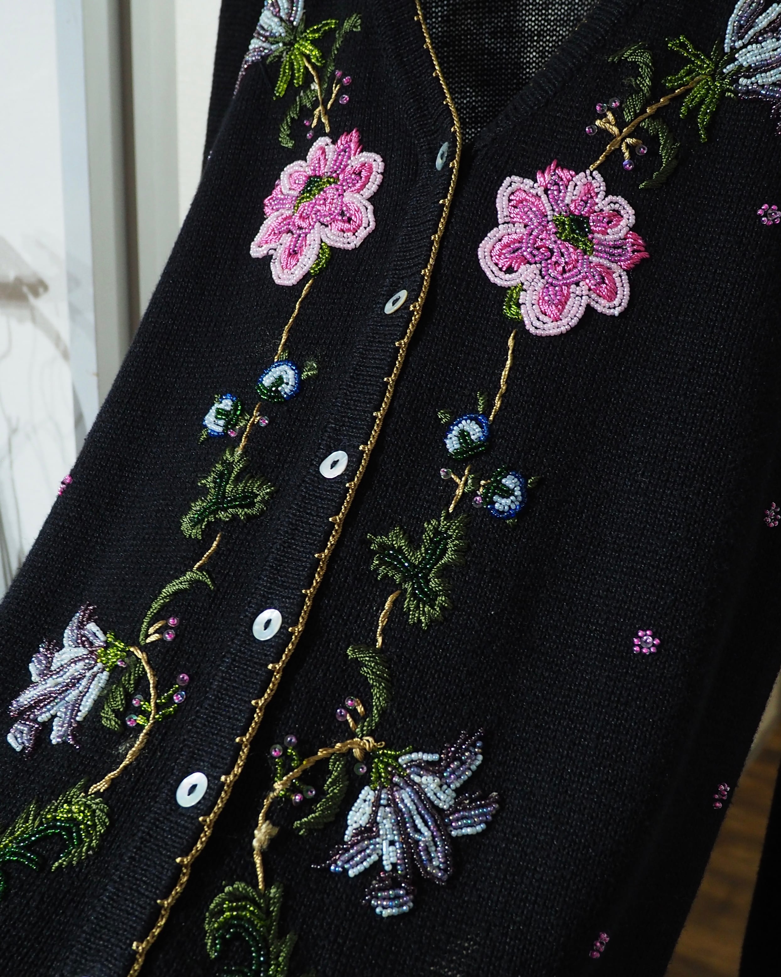 1990s Beautiful Flower Bijou Decoration Vintage Knit Cardigan