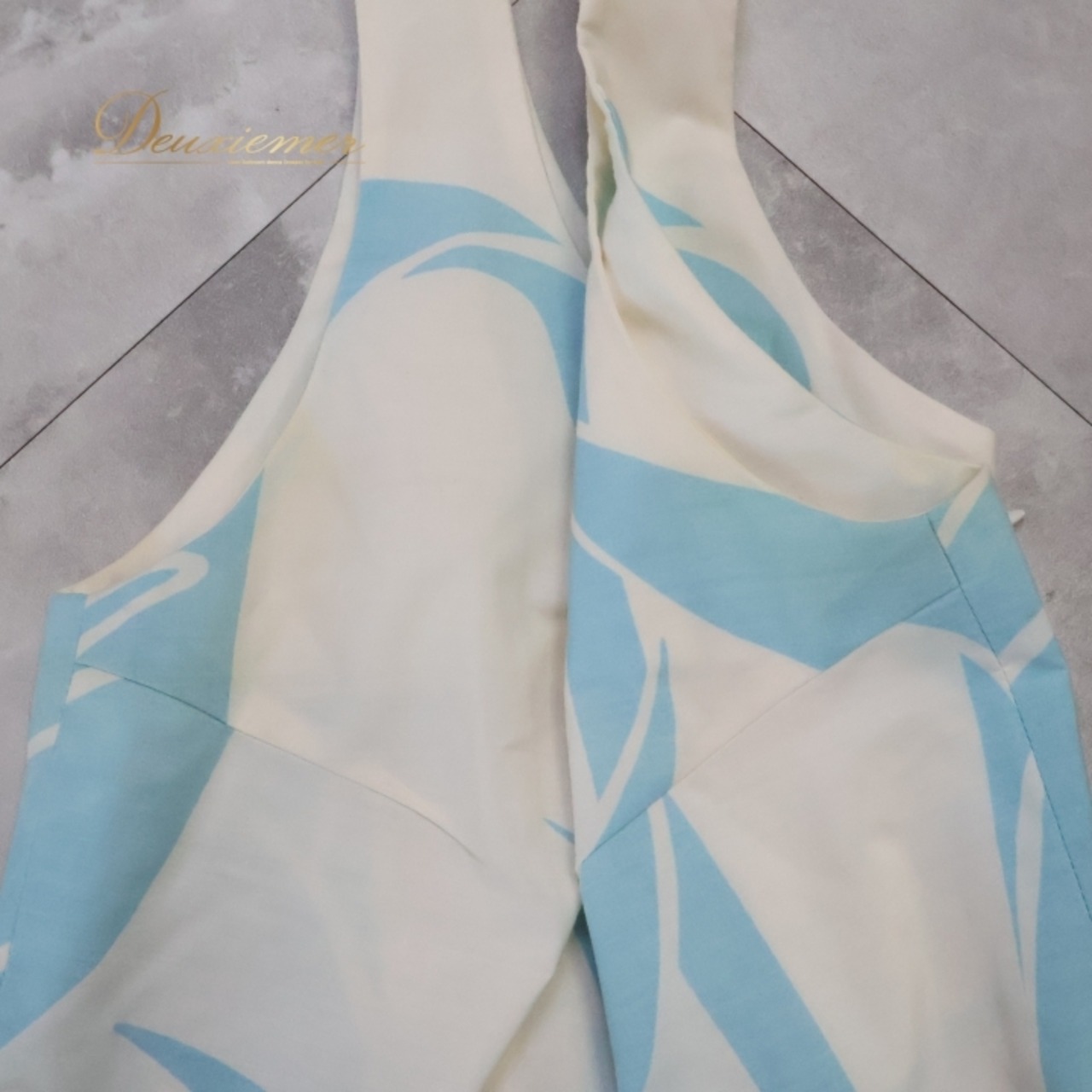 フラダンス 衣装 ワンピース ドレス ブルー系 光沢感 ノースリーブ 爽やか 明るい かわいい 華やか 鮮やか きれい 青 白 ハワイアン アロハ ハワイアンプリント フラ ダンス レッスン 練習 ホワイト パーティー リゾート カジュアル レディース