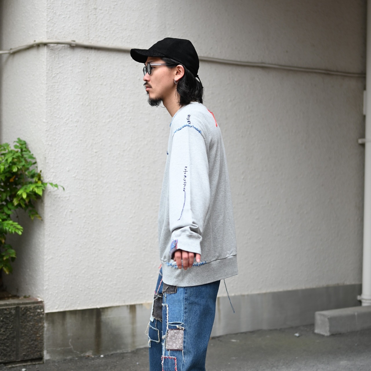 クオンサシコギャルズスウェット、デニムパンツ新作コーディネート