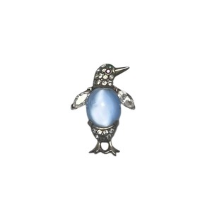 vintage c1950 penguin motif silver brooch set with moonstone