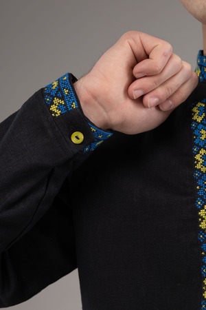 ウクライナ刺繍ヴィシヴァンカ　クロスステッチ手刺繍　Lサイズ　メンズ