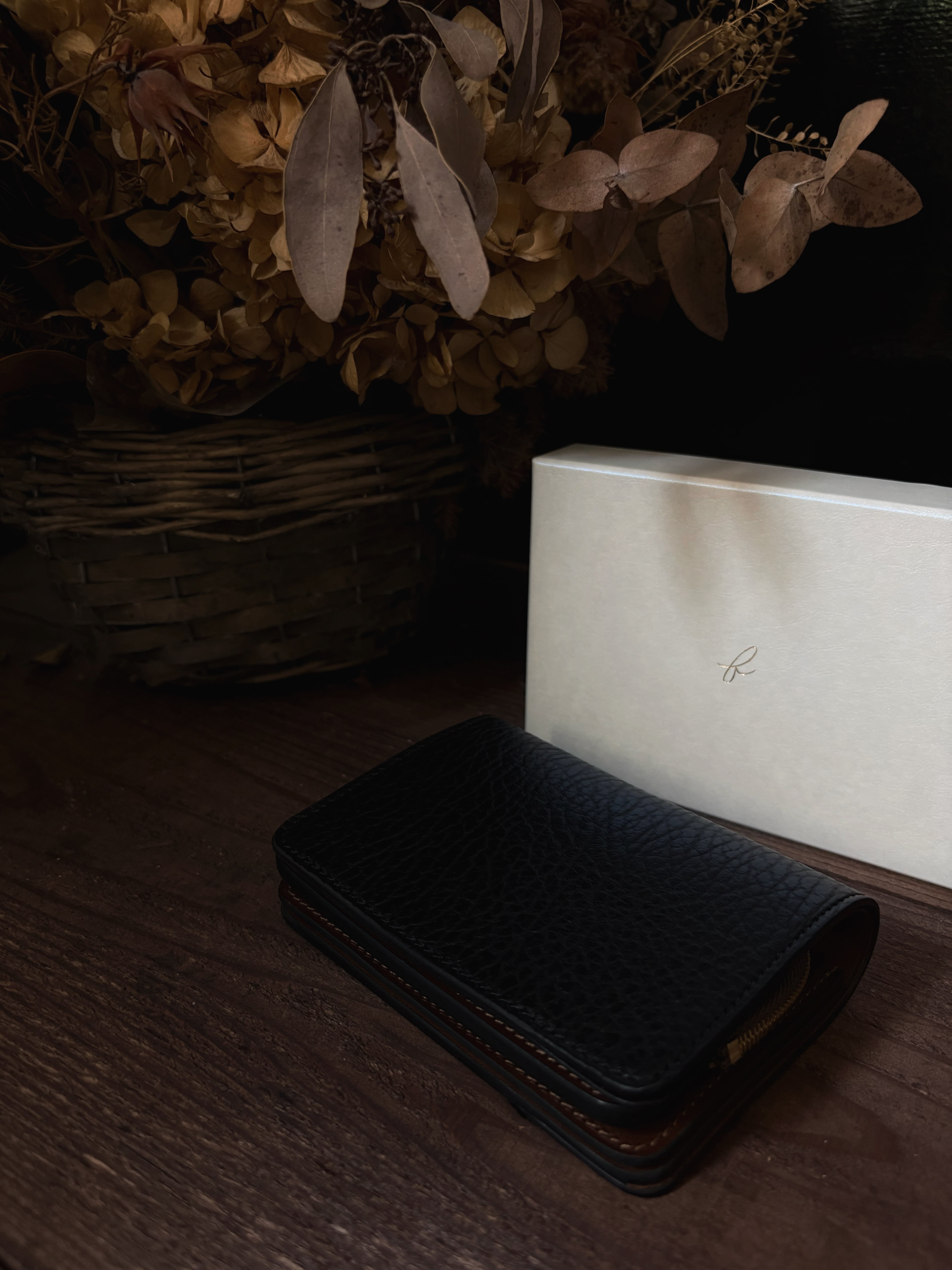 forme short wallet Sealskin × DOUBLE black × brown | TALE COCOON