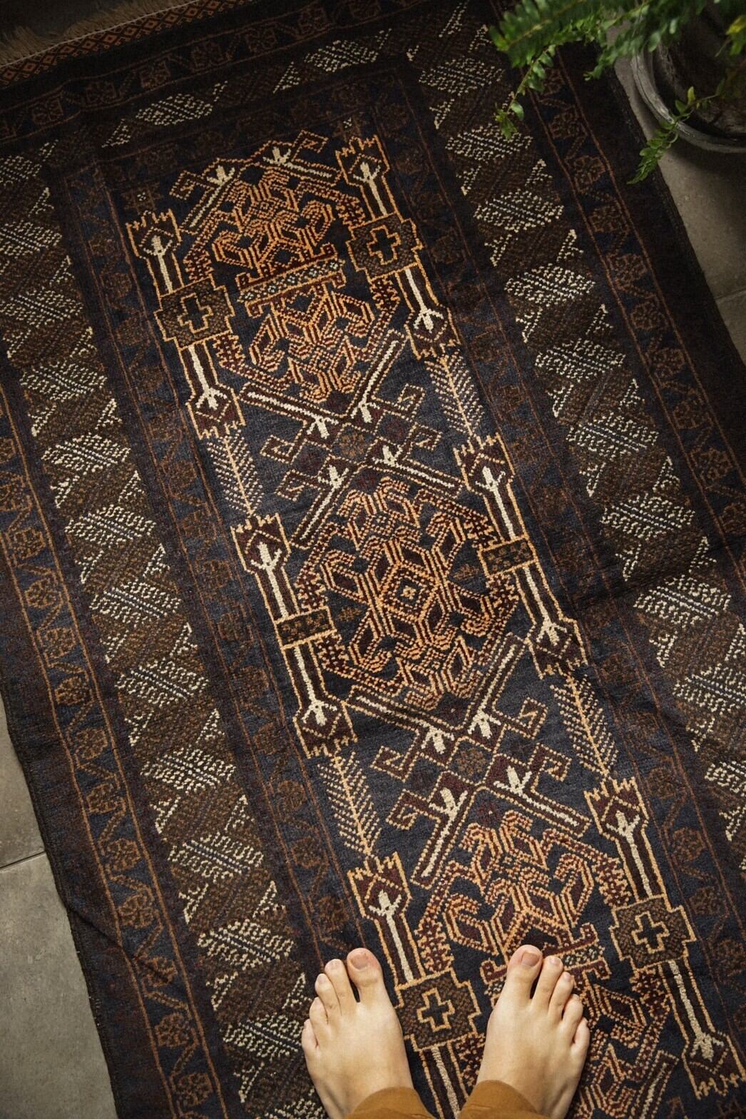 939 -Vintage Baluch rug