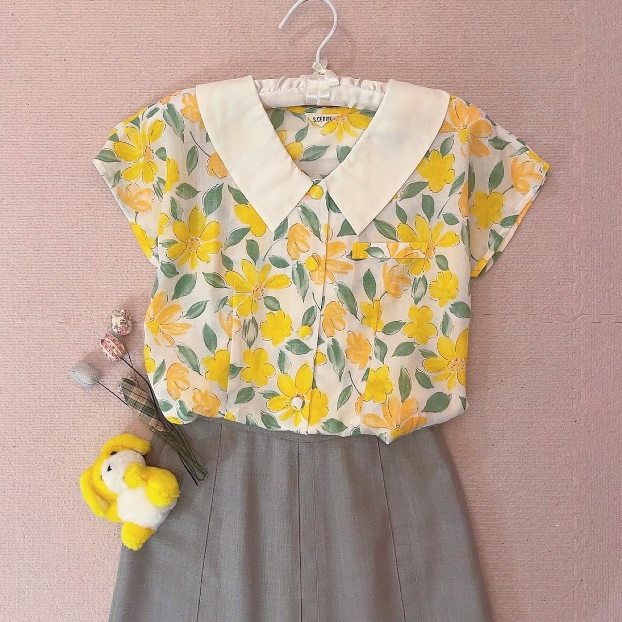 lemon yellow flower white collar blouse