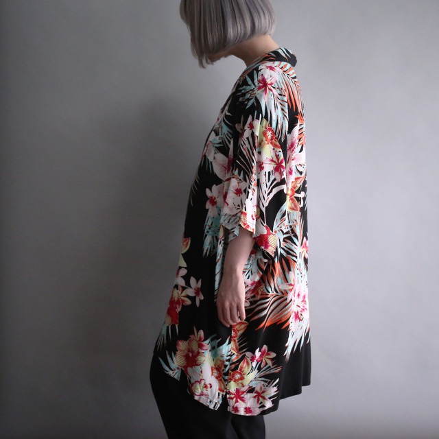 good coloring and over size botanical h/s shirt