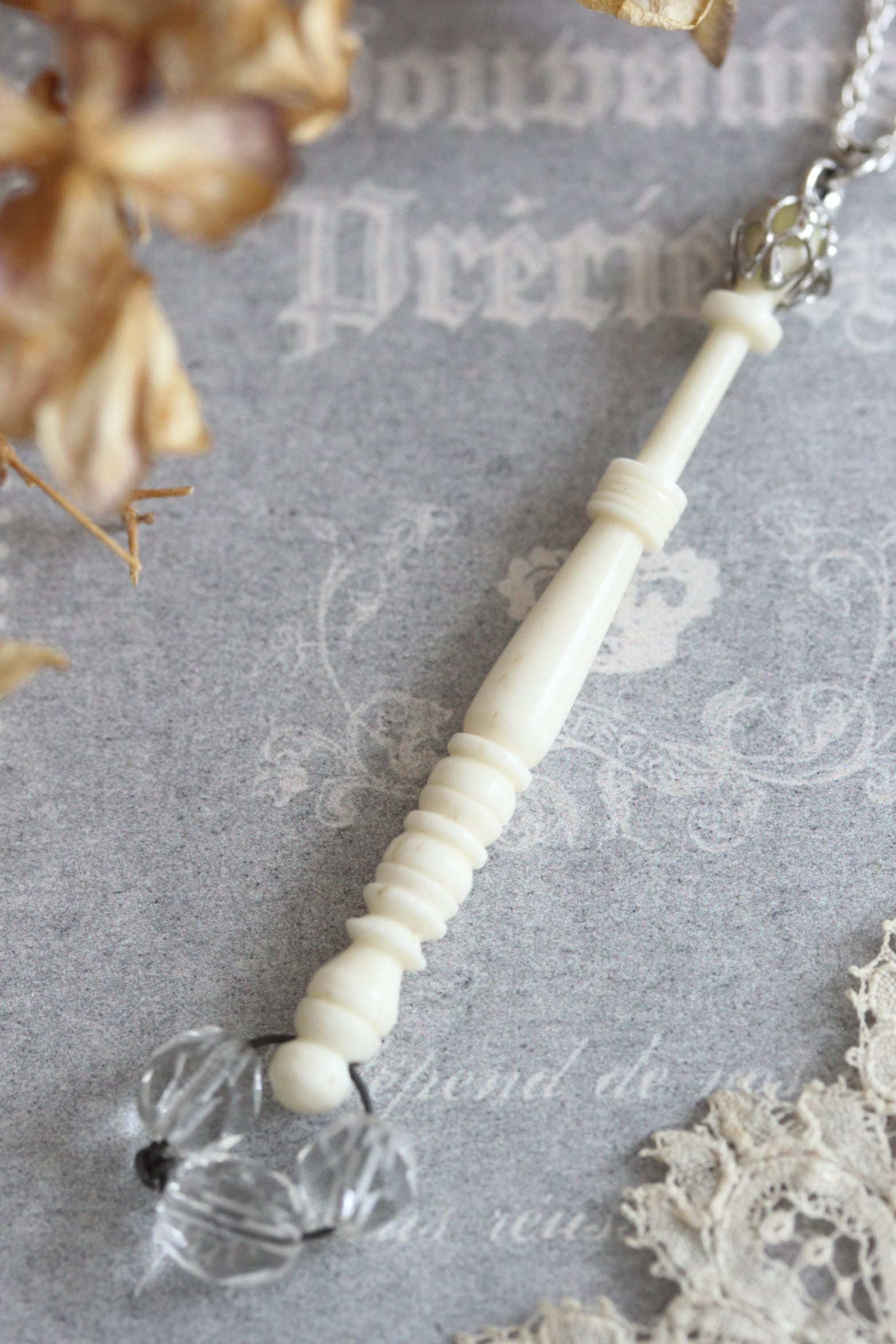 レア・レースボビンのペンダント