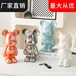 愛らしいクマの陶磁器置物