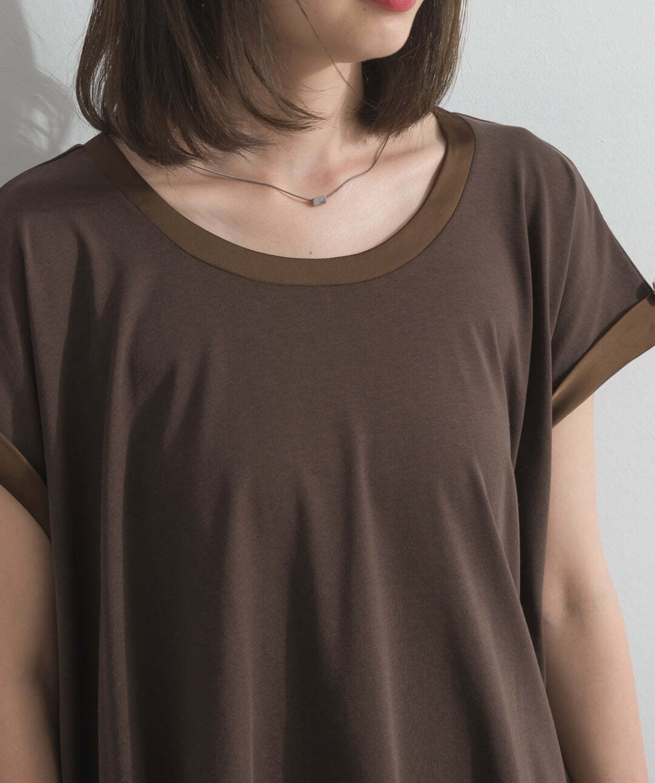 32884 サテン部分使いアシメチュニックTシャツ brown