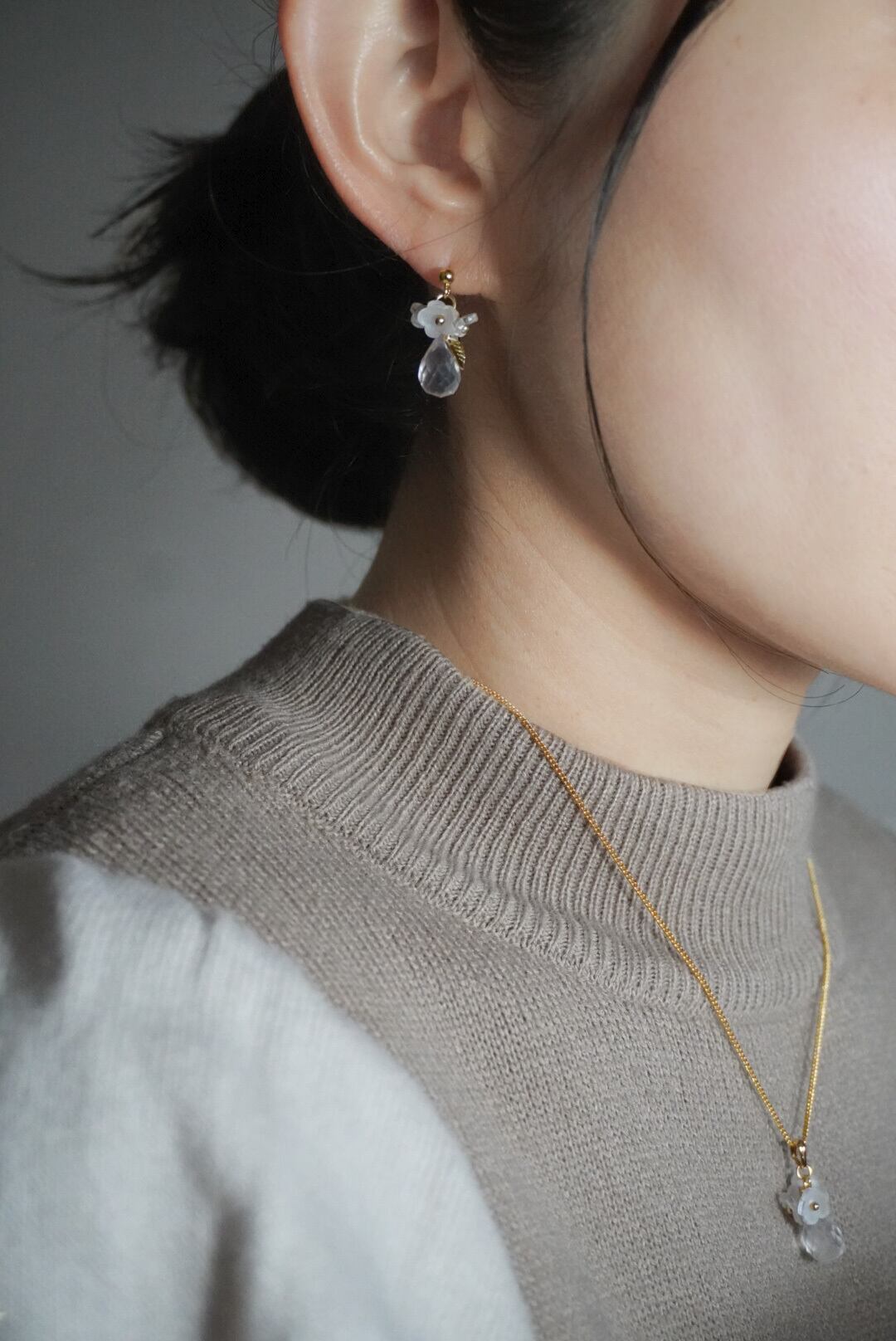 お出かけしたくなる大人可愛いピンクいちご 天然石ネックレス