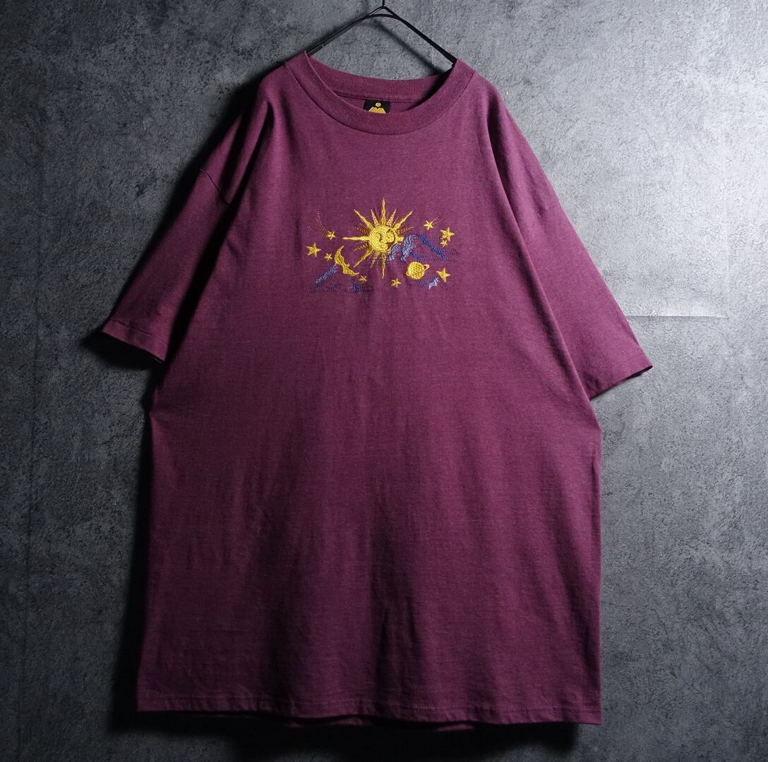 90s "H.L.MILLER" Wine Red Planet Motif Embroidered Design T-shirt