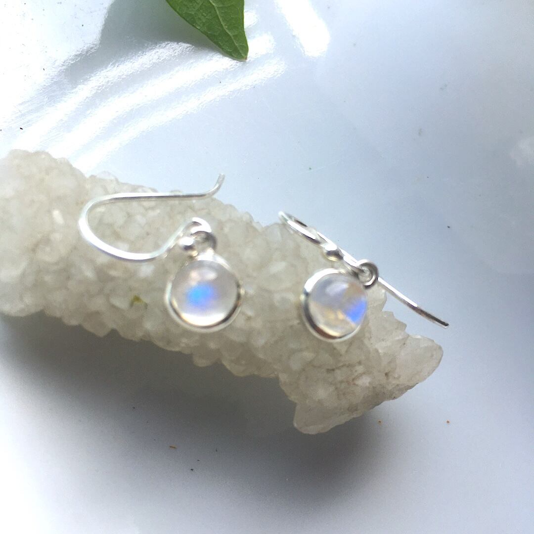 【SV925】✦6月の誕生石✦⋆.満月レインボームーンストーンピアス⋆.·Moon Light.·✦