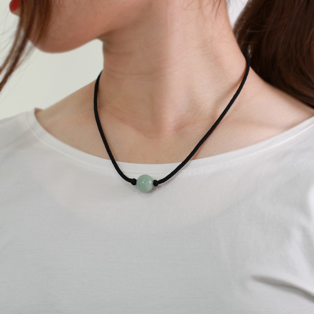 良質な大粒翡翠をシンプルカジュアルに！ 紐ネックレス 淡緑 A貨翡翠 jd_ne1124