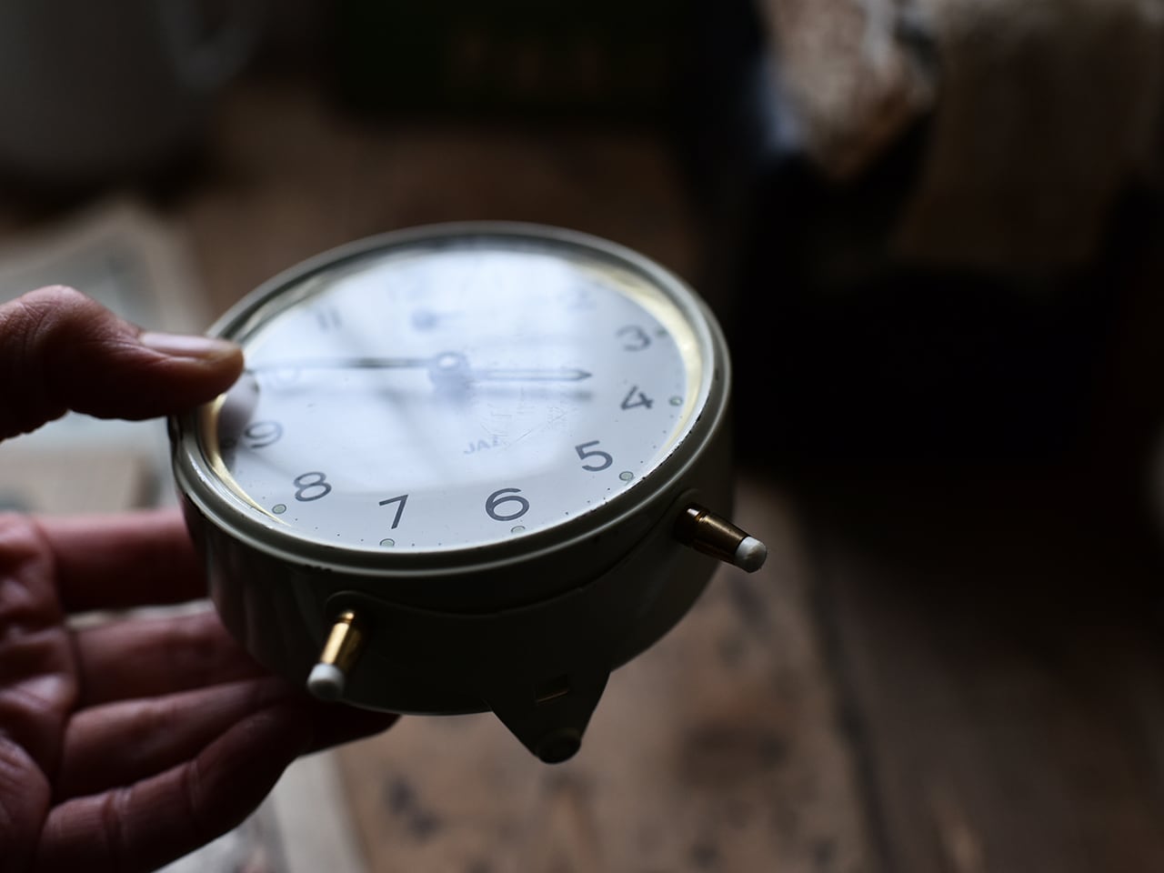 白が爽やかで可愛い雰囲気のあるJAZ 置き時計(実働)フレンチブロカント