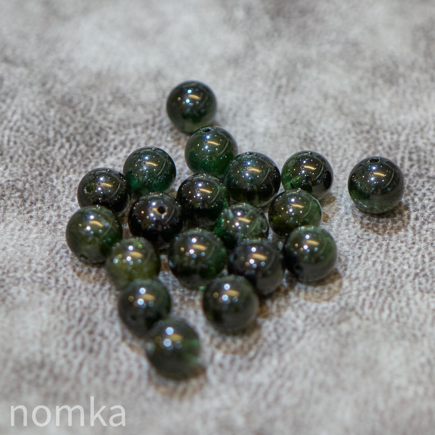 【静かに目覚めるボトルの緑】マダガスカル産 グリーントルマリン (希少石/6mm玉) ビーズ/一粒売り