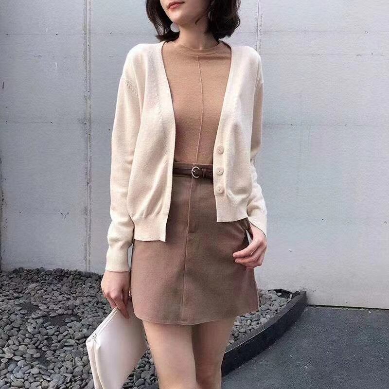 Vネックニットカーディガン