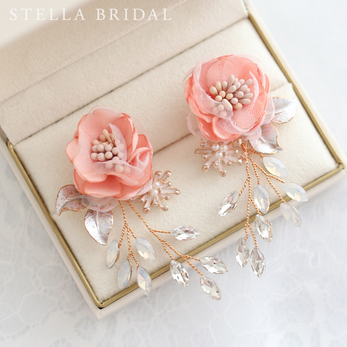 受注生産品】スワロ使用 シルクフラワーとフローラルチャームの小枝 