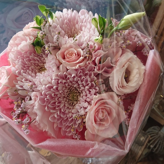 花 ギフト 花束 かわいい ピンク色 ブーケ サイズS お誕生日 御祝