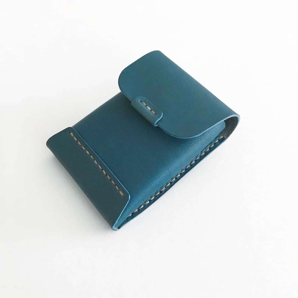 腰からぶら下げるカードポーチ 限定色 ブルーグリーン Atelier Sabo 手縫いの革小物ブランド
