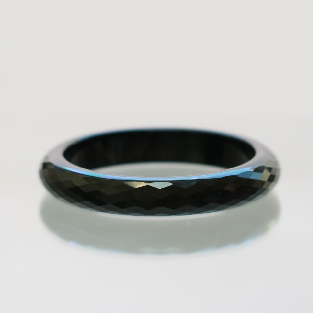 【内径 約57.5mm】 Black Facetcut 翡翠バングル A貨翡翠 jd_bg1426