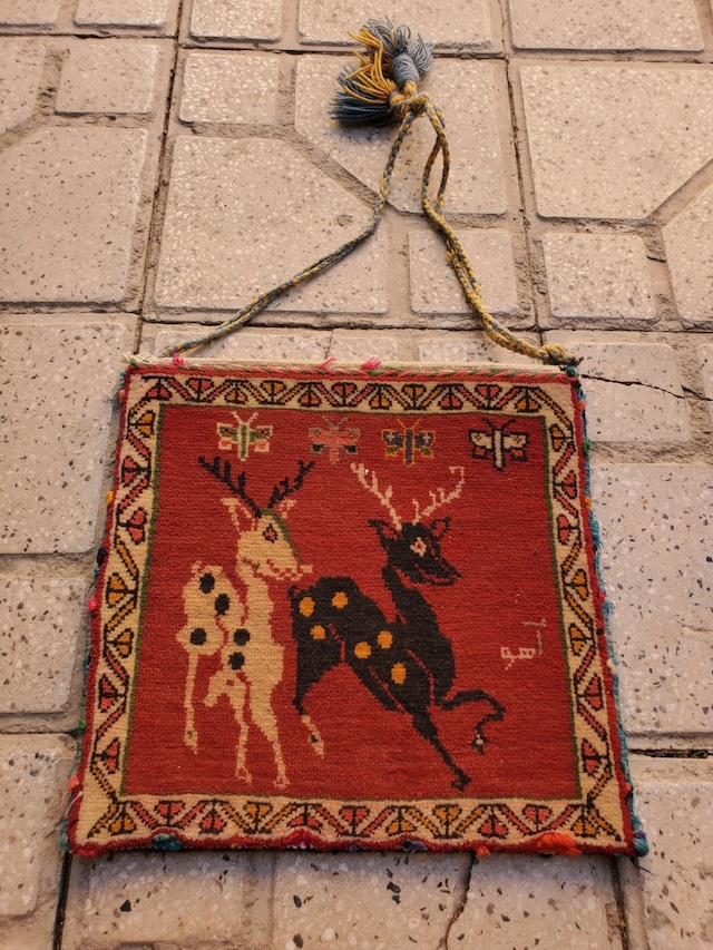 絨毯クエスト44【No.61】紐付き袋 (50年) ※現在、こちらの商品はイランに置いてあります。ご希望の方は先ずは在庫のご確認をお願いします。