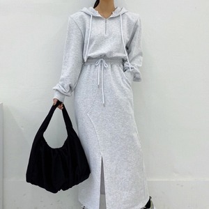 【送料無料】 パーカーワンピース ワンピース レディース ロングワンピース ロング丈 パーカー フード付き フーディ ハーフジップ aライン ハイウエスト 長袖 スウェット スエット ワンマイルウェア 春 秋 冬 大人 シンプル カジュアル スポーティ お出かけ 韓国 おしゃれ 10代 20代 30代 40代 50代 グレー ブラック