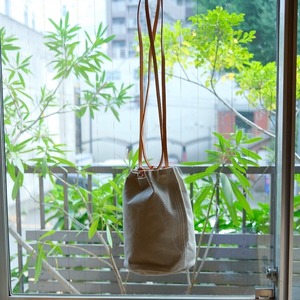 KAMARO'AN(カマロアン) Woven Drawstring Bucket Bag ivory